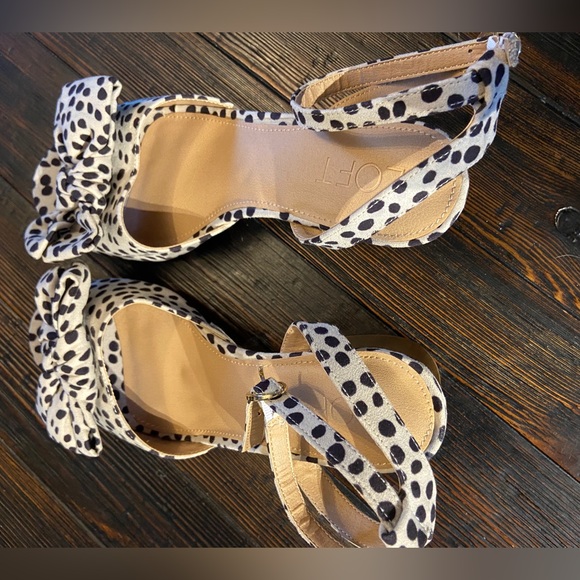 LOFT Cream and Black Strappy Sandals Size 6.5 - Picture 9 of 10